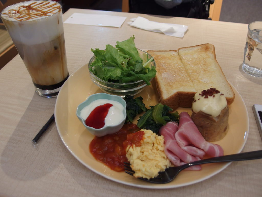 エスタシオンカフェ(ESTACION CAFE) 京都 贅沢モーニングと黒糖ラテ(アイス)
